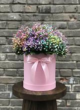 Цветочная композиция из Гипсофила и Розы в шляпной коробке в Придорожной