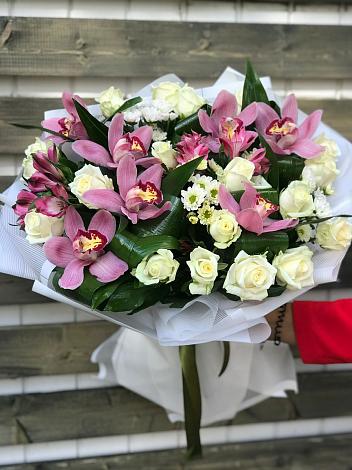 Букет цветов из: Розы и Хризантемы в Придорожной