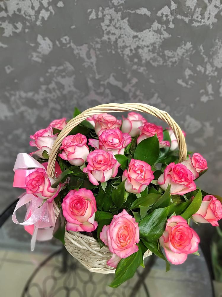 Цветочная композиция из Розы в корзине в Придорожной