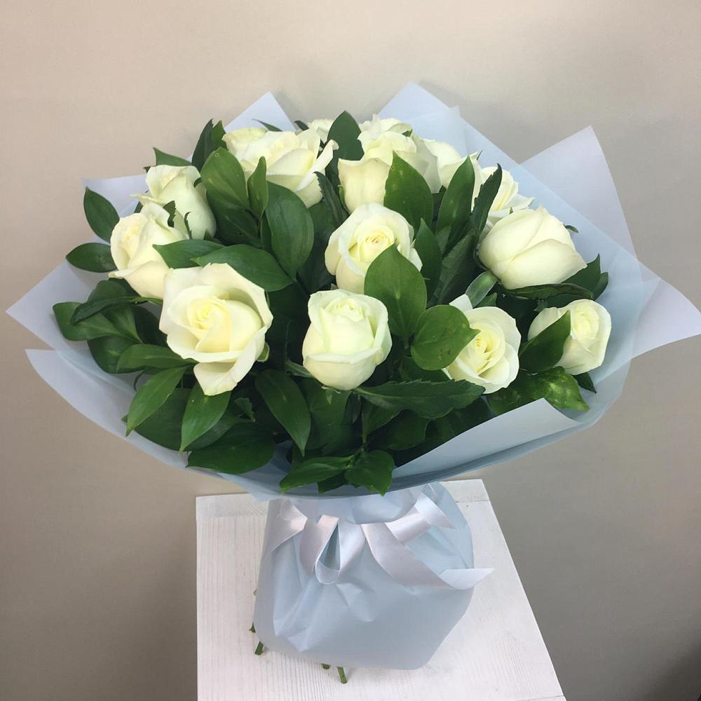 Букет 15 Белых роз Проуд в Придорожной