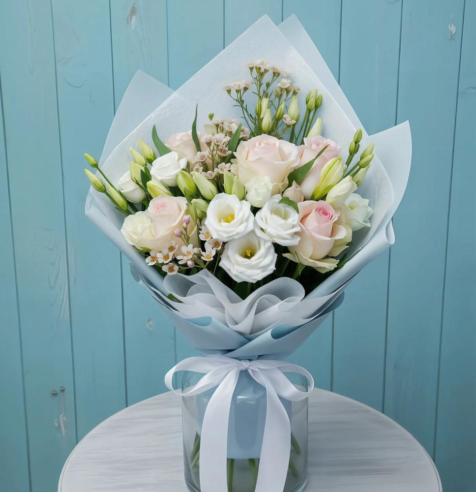 Букет цветов из: Розы и Лизиантусы в Придорожной