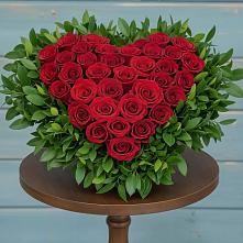 Цветочная композиция из Розы в виде сердца в Придорожной