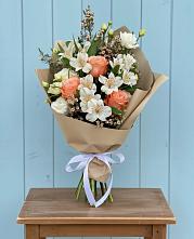 Букет цветов из:  Альстромерии, Лизиантусы, Розы и Хризантемы в Придорожной