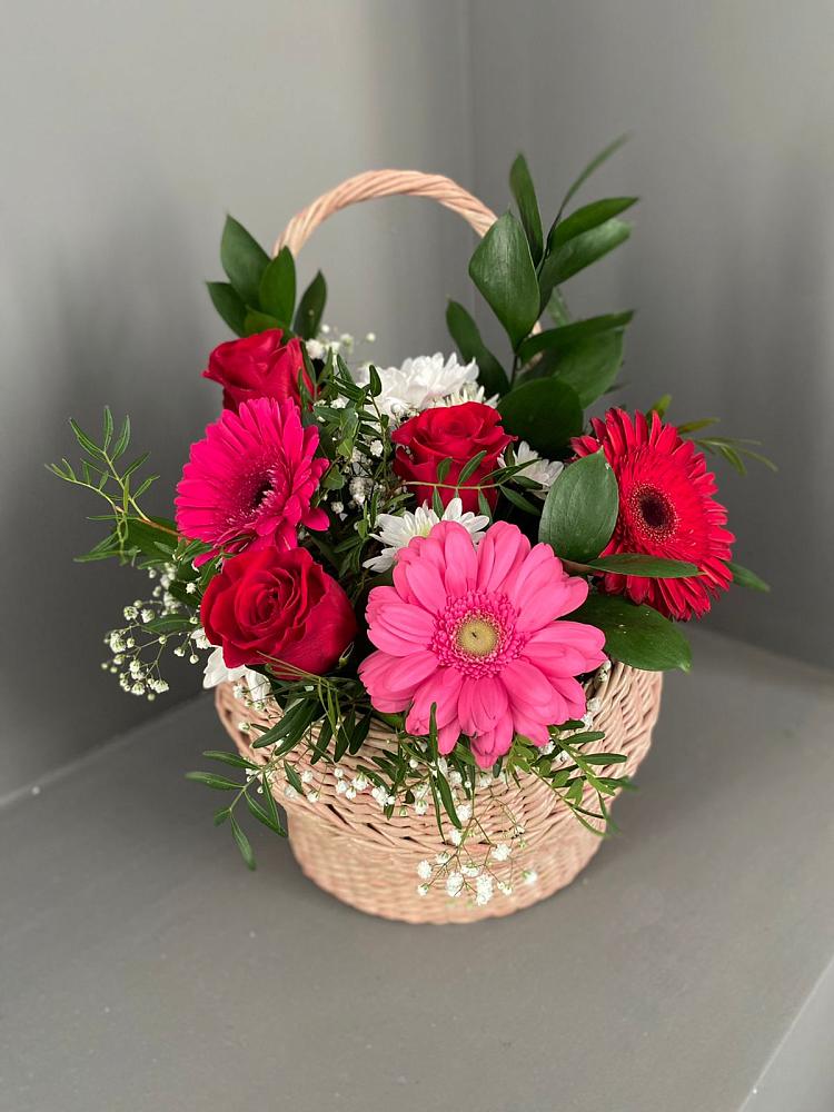 Цветочная композиция из Розы, Хризантемы и Герберы в корзине в Придорожной