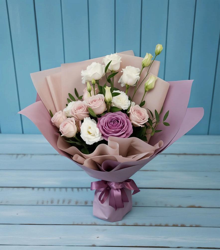 Букет цветов из: Розы и Лизиантусы в Придорожной